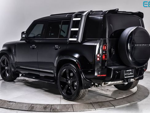 Used 2025 Land Rover Defender 110 X-Dynamic SE AWD/4WD image 4
