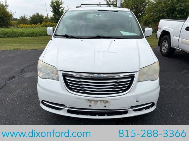 Used 2014 Chrysler Town & Country Touring FWD image 8