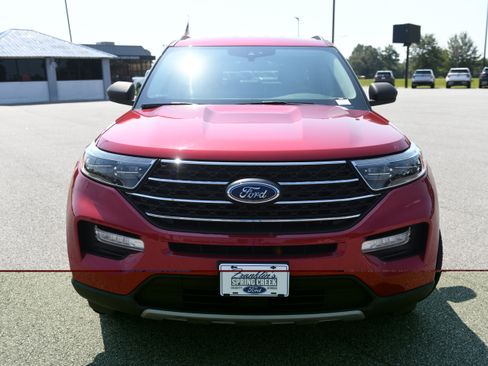 Used 2022 Ford Explorer XLT w/ Equipment Group 202A RWD image 4