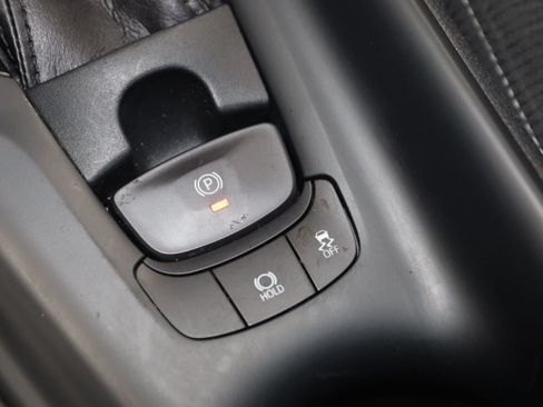 Used 2018 Toyota C-HR XLE FWD image 24