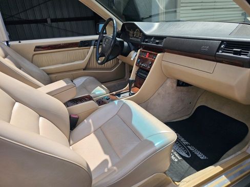 Used 1994 Mercedes-Benz E 320 Convertible image 9