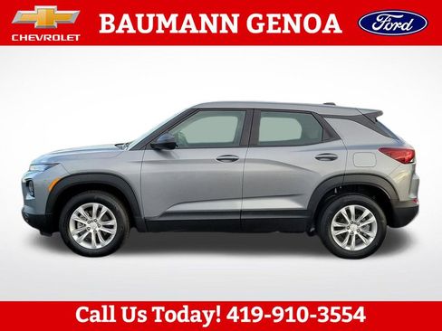 Used 2023 Chevrolet TrailBlazer LS AWD/4WD image 2