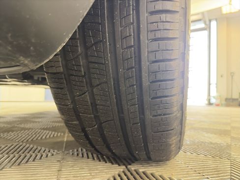 Used 2025 Volkswagen Tiguan SE image 12