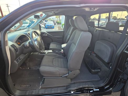 Used 2015 Nissan Frontier SV RWD image 12