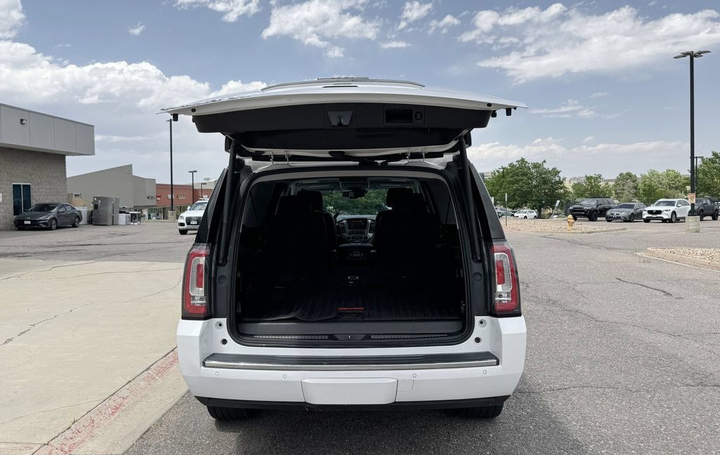 Used 2020 GMC Yukon XL Denali w/ Denali Ultimate Package AWD/4WD image 8