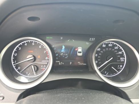 Used 2022 Toyota Camry XLE image 2