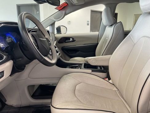 Used 2021 Chrysler Pacifica Limited w/ Premium & Safety Sphere Group AWD/4WD image 17