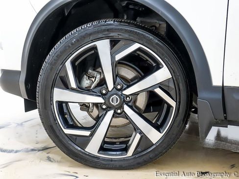 Used 2022 Nissan Rogue Sport SL w/ Premium Package image 12