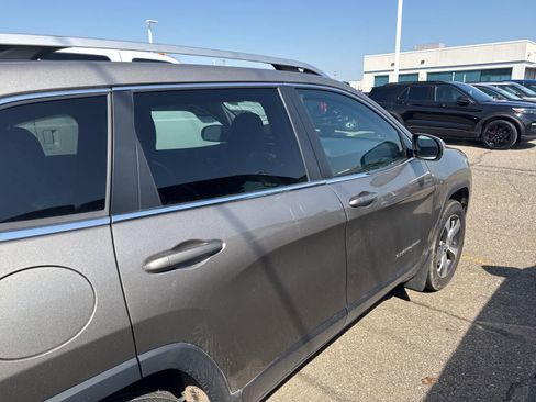 Used 2021 Jeep Cherokee Limited w/ Elite Package image 19