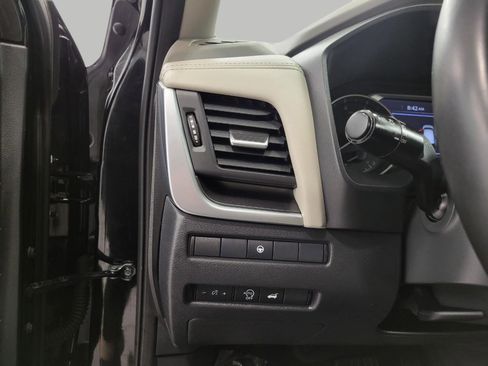 Used 2025 Nissan Rogue SV image 11