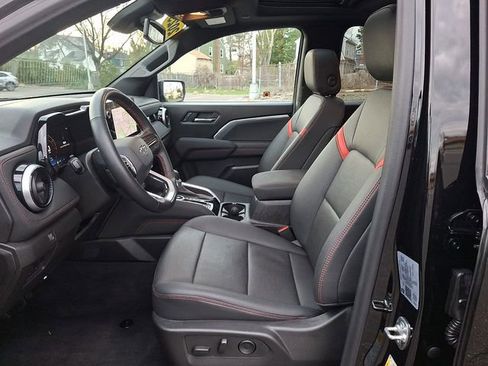 Used 2025 Chevrolet Colorado Z71 w/ Technology Package AWD/4WD image 13