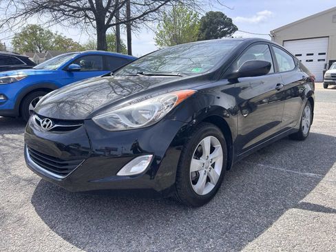 Used 2013 Hyundai Elantra GLS w/ Preferred Pkg image 2