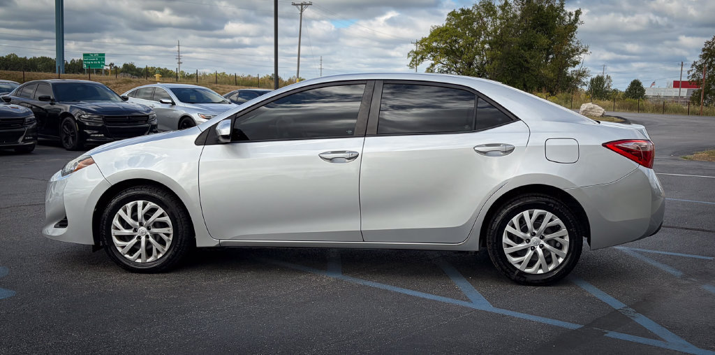Used 2017 Toyota Corolla LE FWD image 19