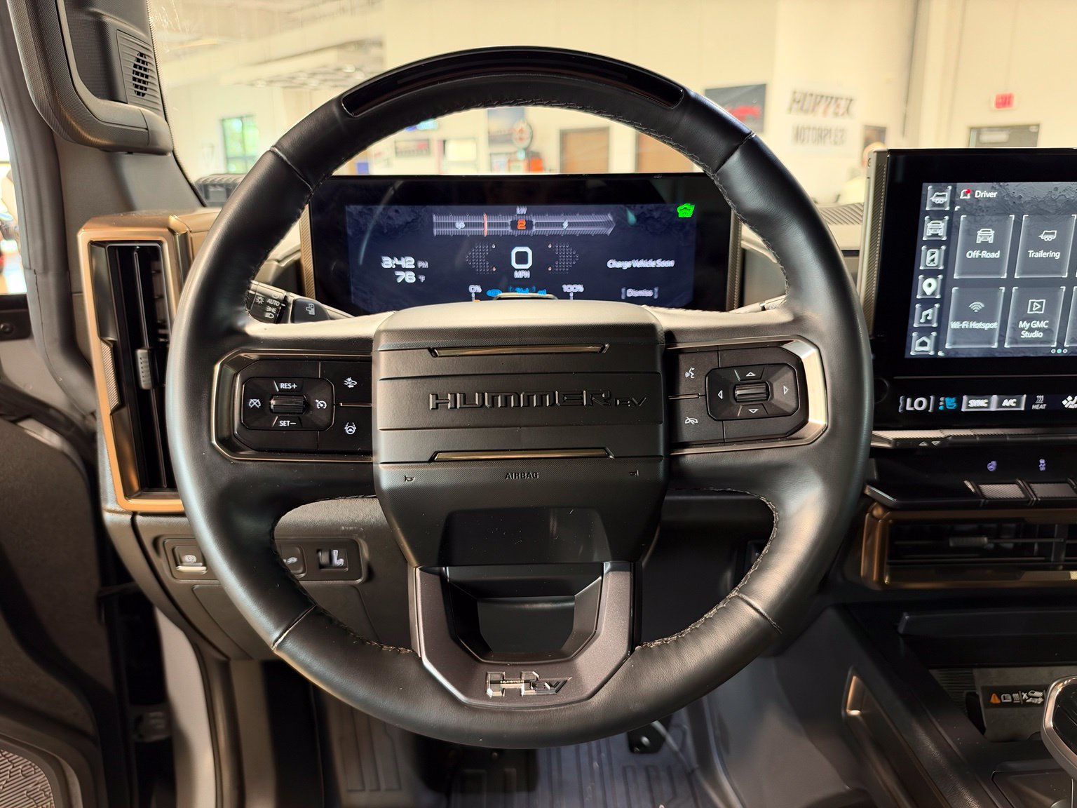 Used 2025 GMC Hummer EV 2X w/ LPO, Illumination Package AWD/4WD image 13