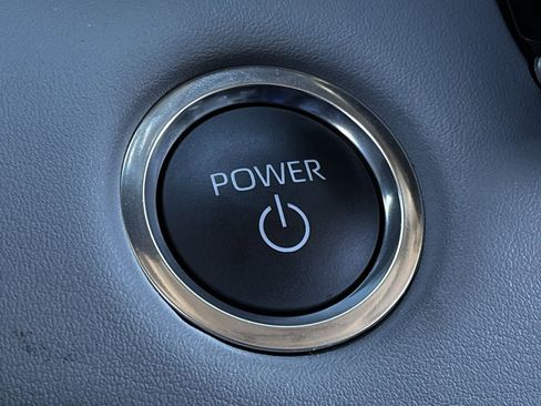 Used 2025 Toyota Highlander Platinum image 19