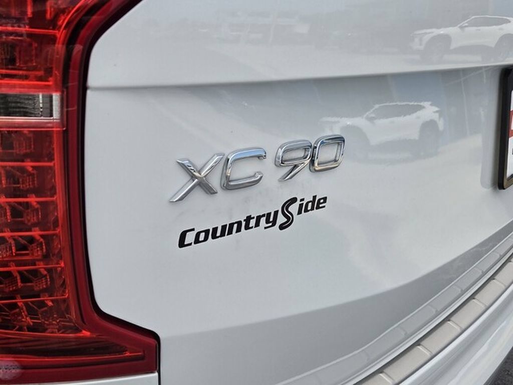 Used 2020 Volvo XC90 T6 Momentum w/ Protection Package Premier AWD/4WD image 4