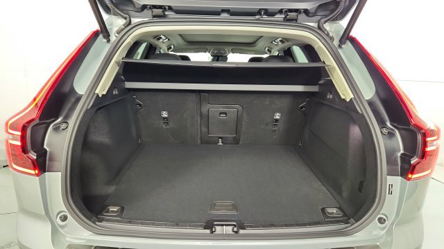 Used 2027 Volvo XC60 B5 Core AWD/4WD image 39
