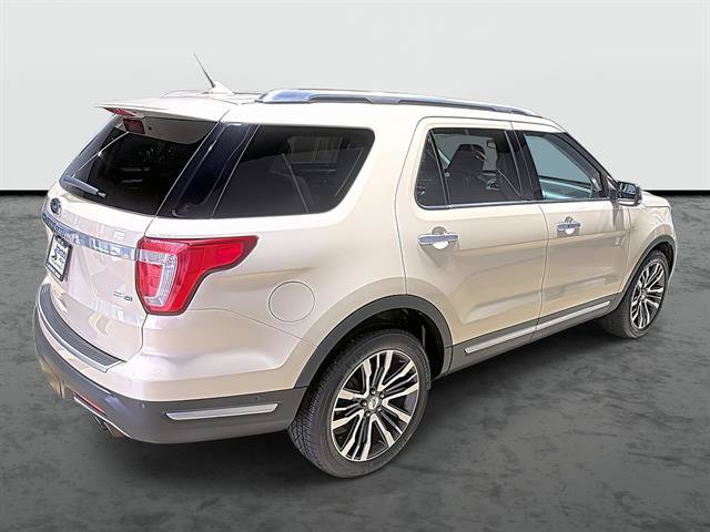Used 2018 Ford Explorer Platinum AWD/4WD image 4