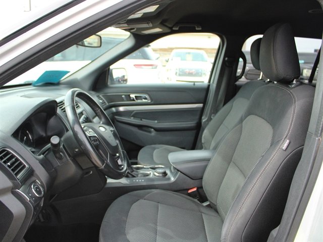 Used 2019 Ford Explorer XLT w/ Equipment Group 201A AWD/4WD image 12