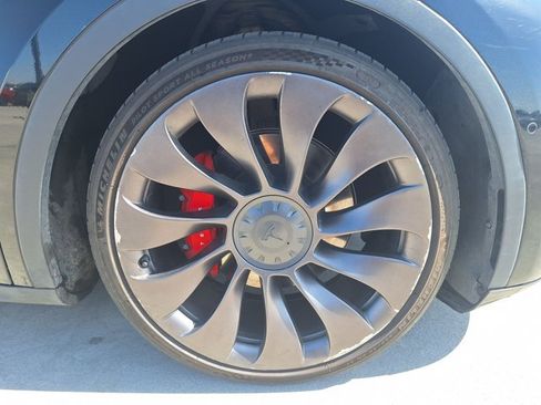 Used 2022 Tesla Model Y Performance AWD/4WD image 17