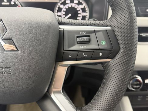 New 2025 Mitsubishi Outlander SE image 20