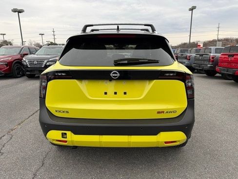 New 2025 Nissan Kicks SR image 6