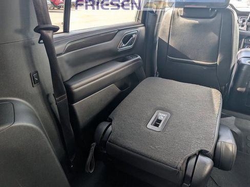 Used 2022 Chevrolet Suburban RST w/ Luxury Package image 16