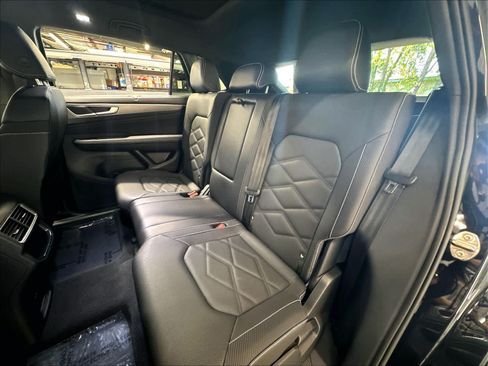 Certified 2026 Volkswagen Atlas Cross Sport SE w/ Panoramic Sunroof Package AWD/4WD image 25