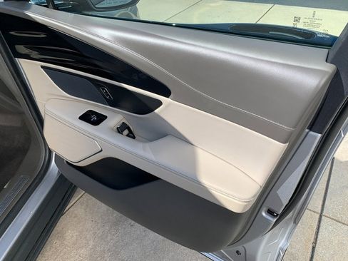 Used 2024 Lincoln Nautilus Premier AWD/4WD image 15