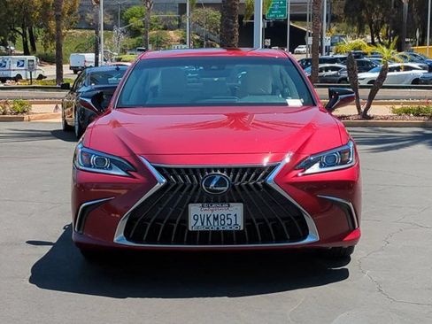 Used 2025 Lexus ES 300h w/ Premium Package FWD image 2