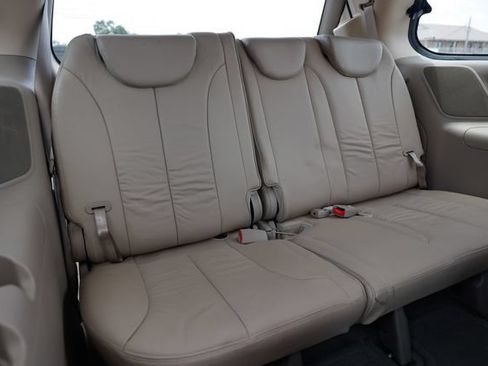 Used 2011 Kia Sedona EX w/ Luxury Pkg FWD image 27