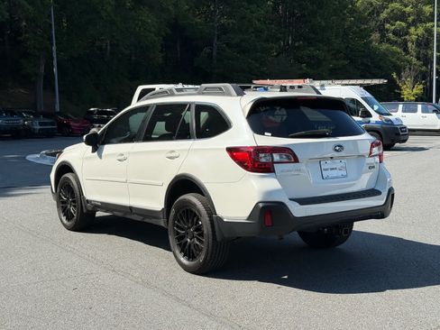 Used 2018 Subaru Outback 2.5i Premium AWD/4WD image 3