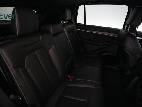Used 2025 Jeep Wagoneer S Limited AWD/4WD image 5