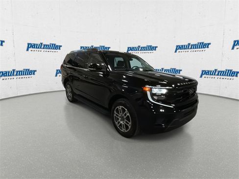 New 2025 Ford Expedition Active image 2