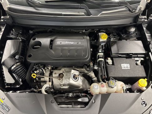 Used 2019 Jeep Cherokee Latitude Plus w/ Cold Weather Group image 40