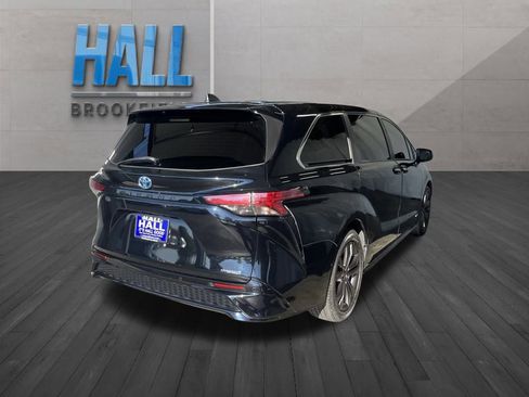 Used 2021 Toyota Sienna XSE image 5