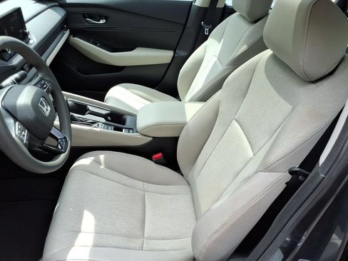 Used 2025 Honda Accord SE image 11