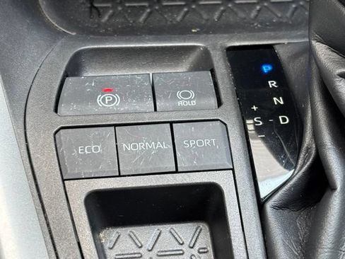 Used 2022 Toyota RAV4 XLE w/ Convenience Package FWD image 33