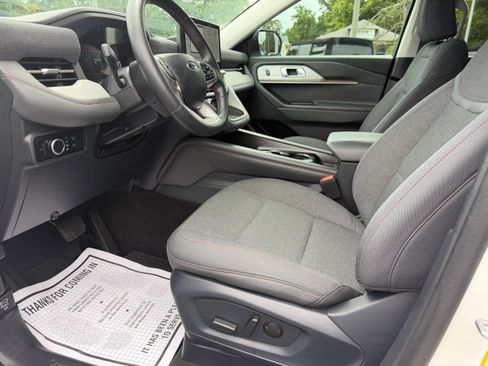 Used 2025 Ford Explorer Active AWD/4WD image 7