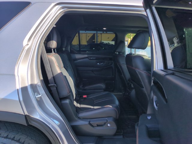 Used 2025 Honda Pilot TrailSport image 29