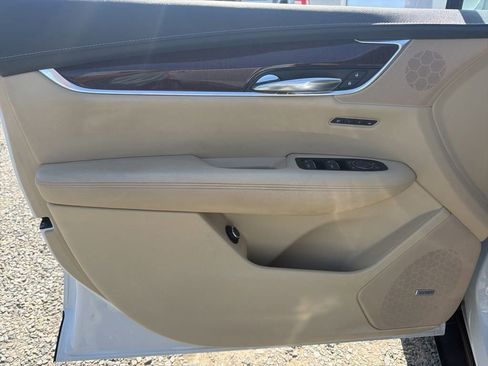 Used 2017 Cadillac XT5 Luxury w/ Driver Awareness Package FWD image 8