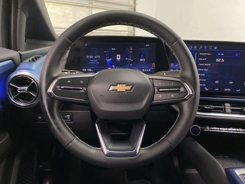 Used 2025 Chevrolet Equinox EV LT w/ Convenience Package image 19