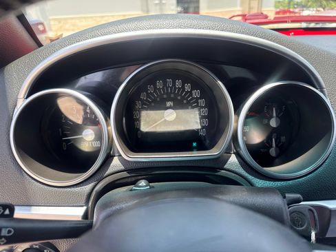 Used 2004 Chevrolet SSR w/ Preferred Equipment Group RWD image 12