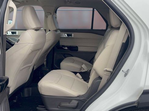 Used 2023 Ford Explorer Platinum w/ Technology Package image 16