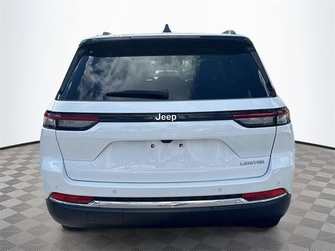 Used 2025 Jeep Grand Cherokee Limited image 7