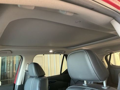 Used 2025 Honda Pilot Touring image 6