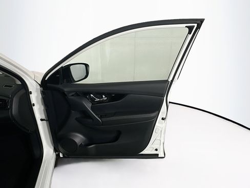 Used 2022 Nissan Rogue Sport SV image 29