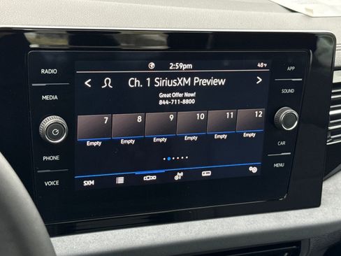 Certified 2025 Volkswagen Jetta SE w/ Sunroof Package image 17