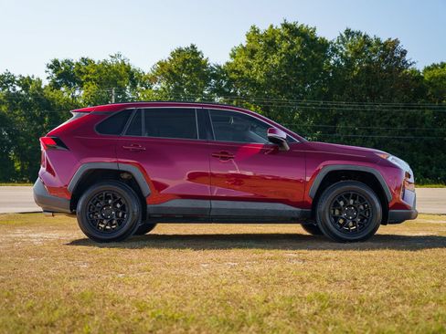 Used 2019 Toyota RAV4 XLE w/ Convenience Package FWD image 8