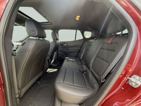 Used 2025 Chevrolet Trax RS w/ Sunroof Package FWD image 27